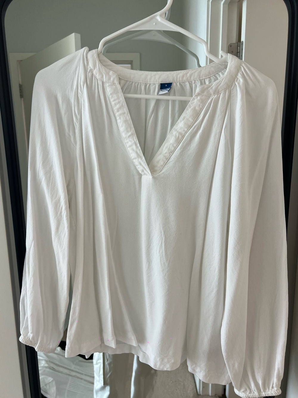Old Navy White V-Neck Peasant Blouse